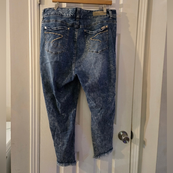 20w Seven7 ankle jeans - Picture 3 of 5